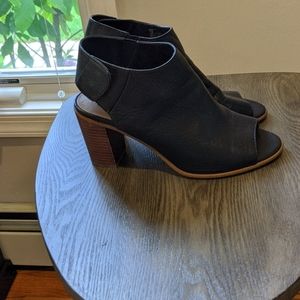 Steve Madden peep toe sandals